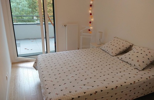 Le Plessis-Robinson Apartment | New apartment in lush greenery, near tram