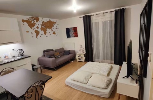 Bois-Colombes Apartment | New apartment 15 minutes from Paris