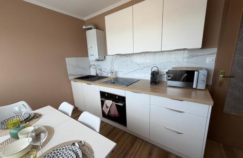 Chalon-sur-Saone Apartment | New apartment, close to highway, easy parking