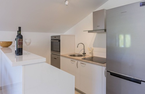 Komolac Apartment | NEW apartment for 6 with pool and barbecue