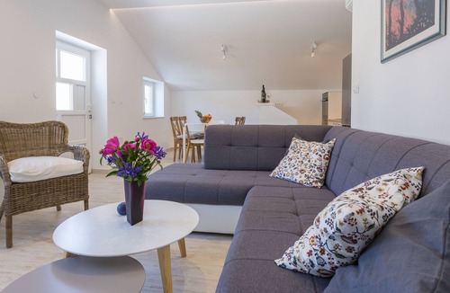 Komolac Apartment | NEW apartment for 6 with pool and barbecue