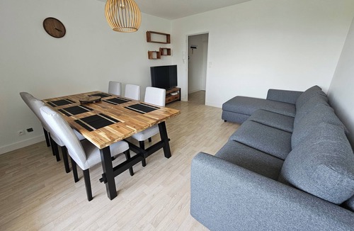 Dinan Apartment | New apartment for 8/9 people in the heart of Dinan (with parking)