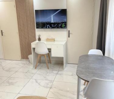 Quartier de la Maison-Blanche Apartment | New Apartment in Paris center metro 7 & 14 Maison Blanche