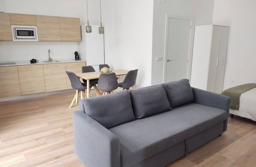 Ciutat Jardi Apartment | New apartment in the heart of Valencia, next to the vibrant Plaza del Cedro.