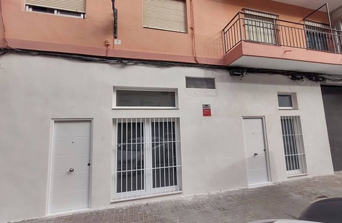 Ciutat Jardi Apartment | New apartment in the heart of Valencia, next to the vibrant Plaza del Cedro.