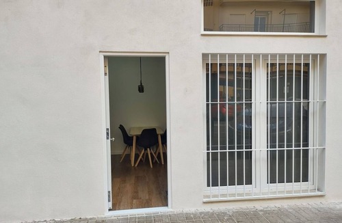 Ciutat Jardi Apartment | New apartment in the heart of Valencia, next to the vibrant Plaza del Cedro.