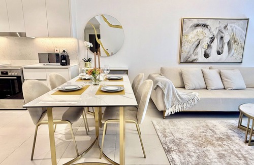 Umm Suqeim 3 Apartment | New apartment next to Burj Al Arb with big terrace