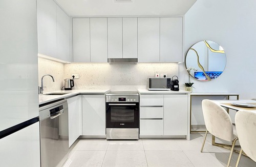 Umm Suqeim 3 Apartment | New apartment next to Burj Al Arb with big terrace