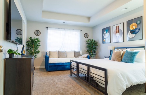 Murfreesboro House | NEW Artistic Abstract Abode-Arcade Games-Wi-Fi