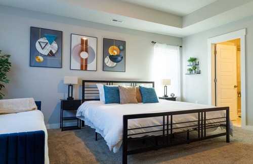 Murfreesboro House | NEW Artistic Abstract Abode-Arcade Games-Wi-Fi