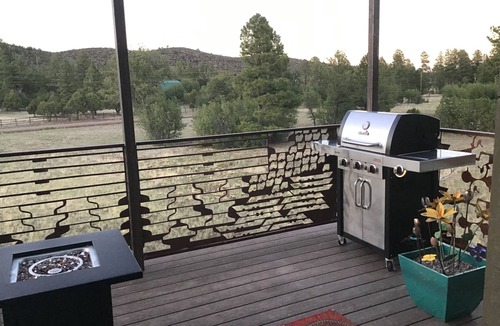 Clay Springs Apartment | New! Artistic Studio Retreat that is Quiet & Relaxing, Bordering National Fores