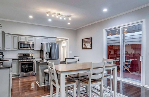 Highlands House | New! - At Home in the Highlands 4br/2ba Walkable!