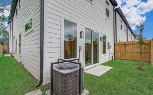 Northside Villa | NEW Awesome 3 bed 3 bath townhome