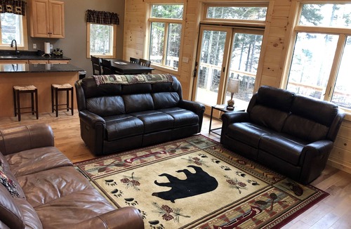 Pittsburg House | New Back Lake Waterfront Cabin!