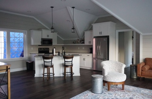 Elizabeth City House | New Barn Apartment on 55 acres/waterfront