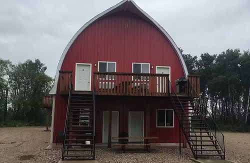 Division No. 16 House | NEW Barn in the Bush 36 guests