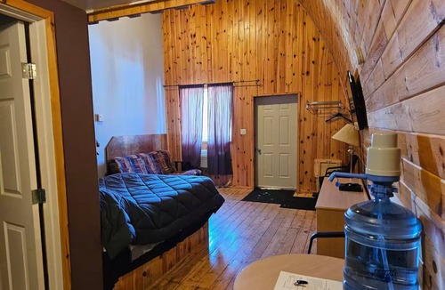 Division No. 16 House | NEW Barn in the Bush 36 guests