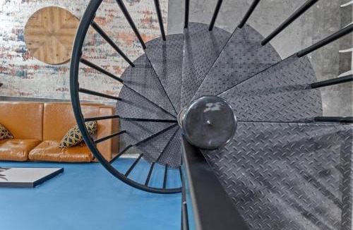 Stanton Villa | New Barndo/Private River Access/2 Private Hot Tub