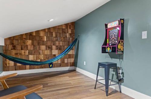 Stanton Villa | New Barndo/Private River Access/2 Private Hot Tub