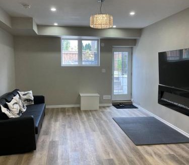 Oakville Apartment | New Basement Apartment unit sleeps 4