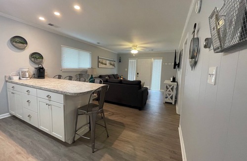 Northeast Virginia Beach Condo | NEW bathrooms for 2026! Big community pool. VB North End, steps from beach.