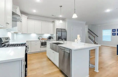 East Ocean View House | New Beach House Getaway – Perfect for You & Your Pets