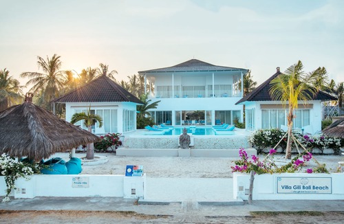 Gili Trawangan Villa | New beachfront villa in Gili Trawangan: 7-9 bedrooms - pool -
