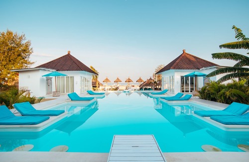 Gili Trawangan Villa | New beachfront villa in Gili Trawangan: 7-9 bedrooms - pool -