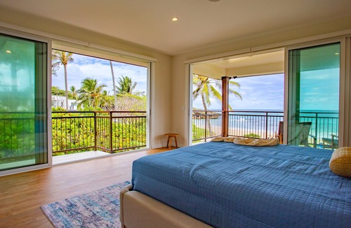 Laie House | New Beachfront with Pool, Hidden sandy beach North Shore.