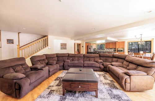 Big Bear City Cabin | New! Bearadise ~ Frank's Fort Mountain Estate