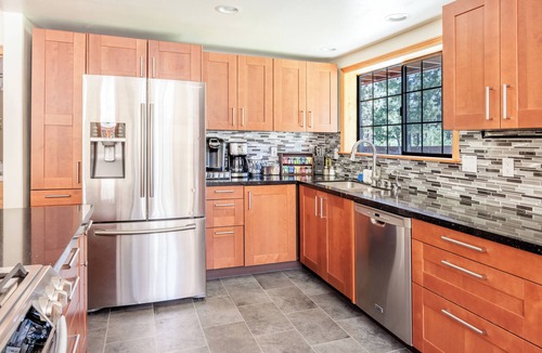 Big Bear City Cabin | New! Bearadise ~ Frank's Fort Mountain Estate