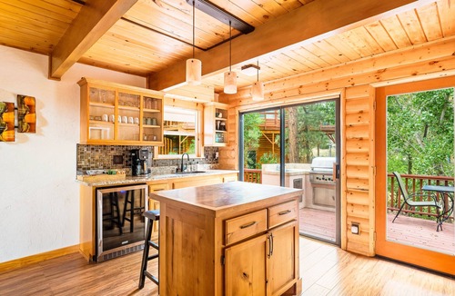 Big Bear City Ski Chalet | New! Bearadise ~ Peaceful Pinegrove Chalet