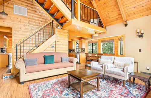 Big Bear City Ski Chalet | New! Bearadise ~ Peaceful Pinegrove Chalet