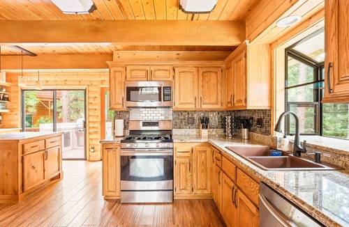 Big Bear City Ski Chalet | New! Bearadise ~ Peaceful Pinegrove Chalet