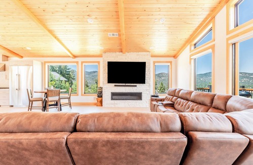 Eagle Mountain Estates Cabin | New! Bearadise ~ Relaxing Mountain Chalet