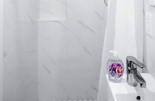 Queens Apartment | New! Beautiful Guest Suite! Free Parking! Main St