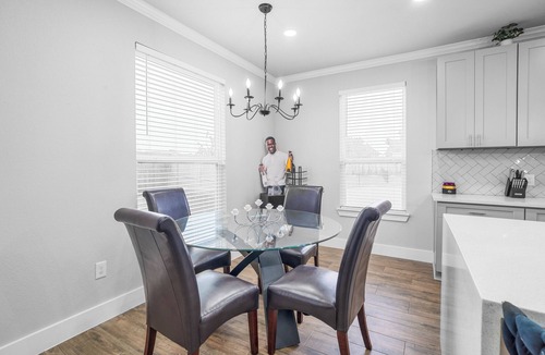 Barker House | New Beautiful Modern Luxury 3 Bedroom 2.5 Bathroom Homen20 Mins from Galleria