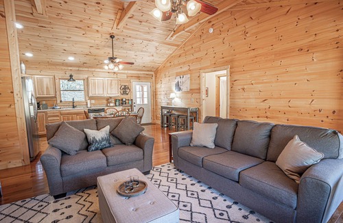 Vein Mountain Cabin | NEW BEAUTIFUL PRIVATE CABIN - 17 miles from Lake Lure & 19 miles from TIEC