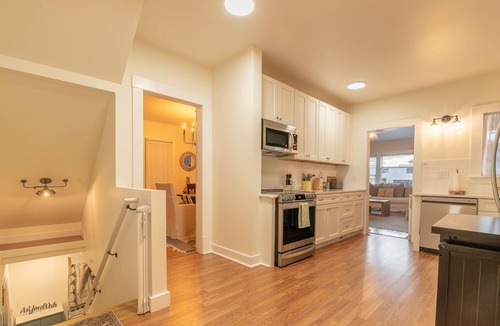 The Bowl of Edmonds House | NEW Best LOCATION in Downtown Edmonds