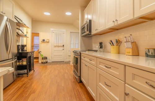 The Bowl of Edmonds House | NEW Best LOCATION in Downtown Edmonds