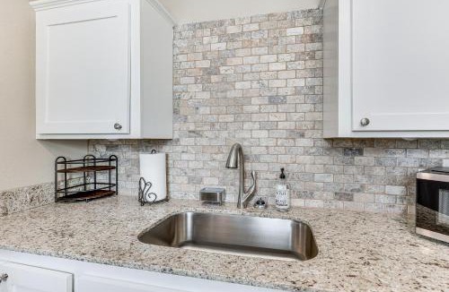 New Blaine Apartment | New Blaine Studio - Walk to Lake Dardanelle!