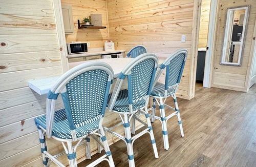 Arthur City Cottage | NEW Bloom Cottage-Cozy Country Retreat