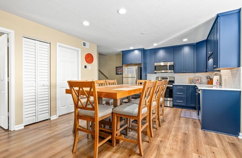 Auburn House | NEW Bluebird Game Day Condo!