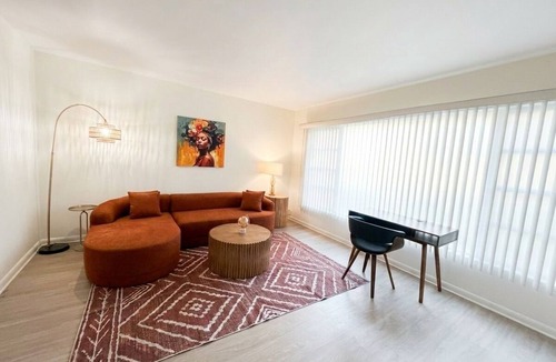 South Eola Condo | NEW Boho 1BR Steps to Lake Eola - Thornton Park