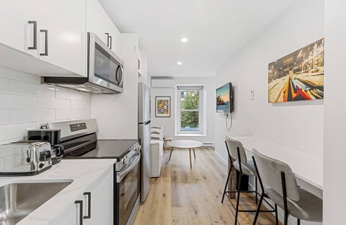Quartier des Spectacles House | NEW Boho Downtown 10 BIG bedrooms