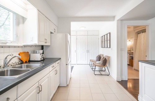 Virgil House | NEW! Boho Inspired Niagara Wine Country Private Home for 2