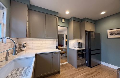 Eastlake Condo | NEW! Boutique 1926 Modern Flat