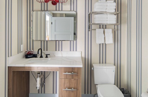 Newburyport Hotel | New Boutique Ocean Escape l Downtown l King Bed l ADA