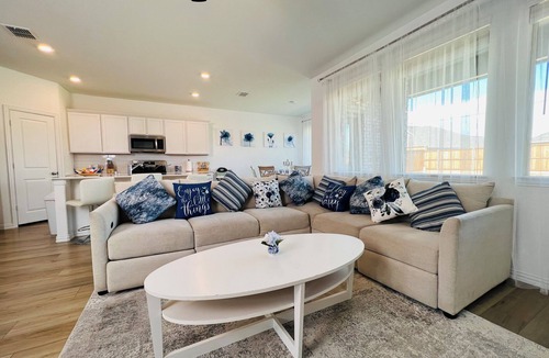 Little Elm House | New Brand House: Temporary Relocation Contractors Nurses!