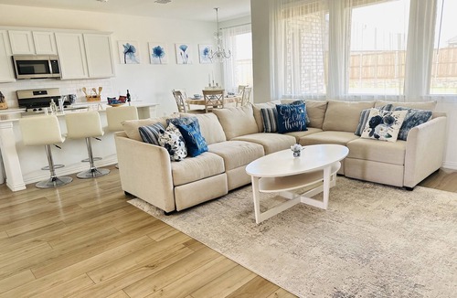 Little Elm House | New Brand House: Temporary Relocation Contractors Nurses!